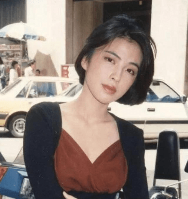 原创30多年前的罗美薇美得不可方物穿衣时髦清纯难怪能迷住张学友