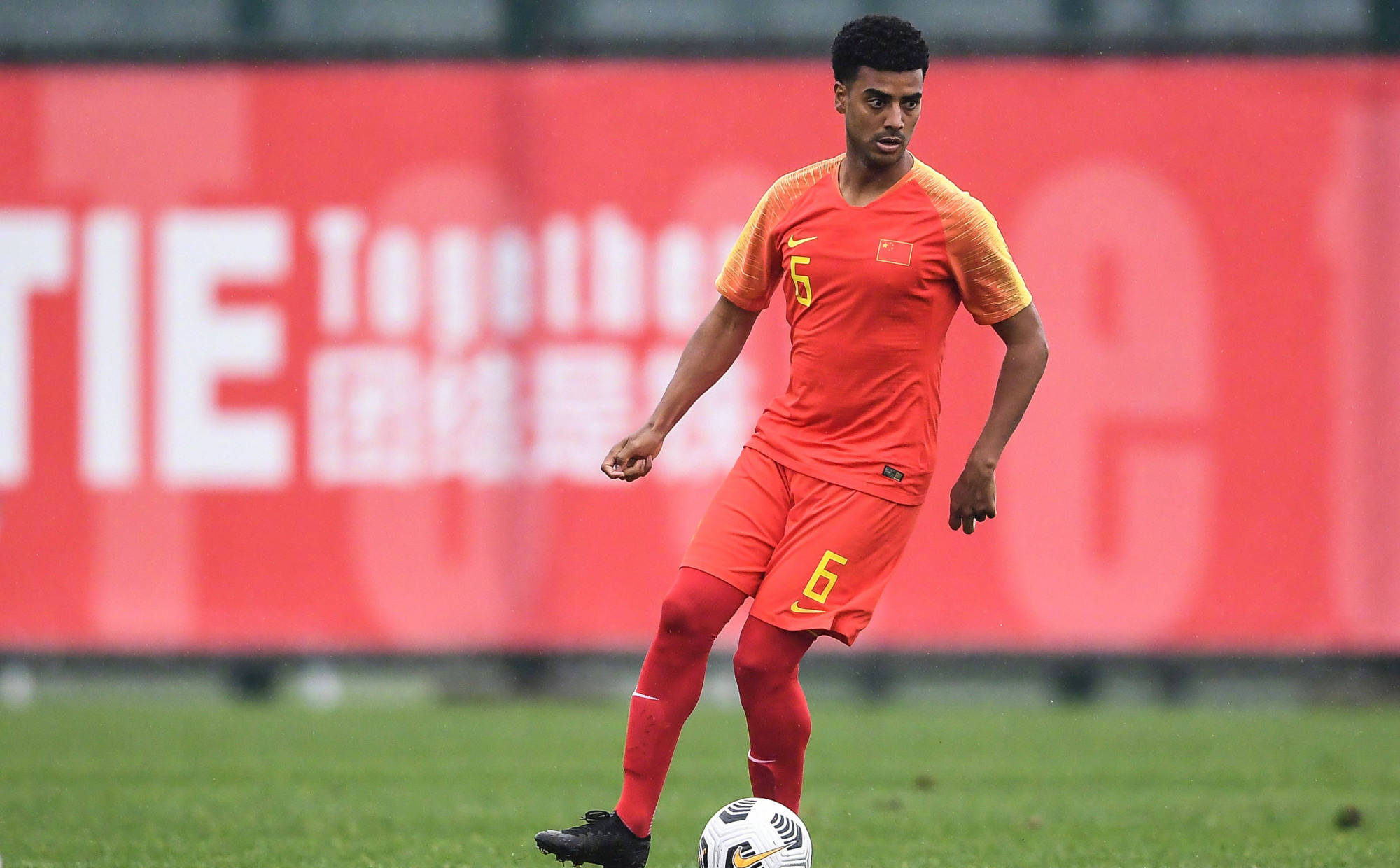 原创31国足热身赛开门红武磊两球降维打击首发11人已初露峥嵘