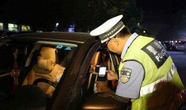 喝多少酒属于醉酒状态 9da03f01f3d8487b934bc6c6ff8b96a6.jpeg