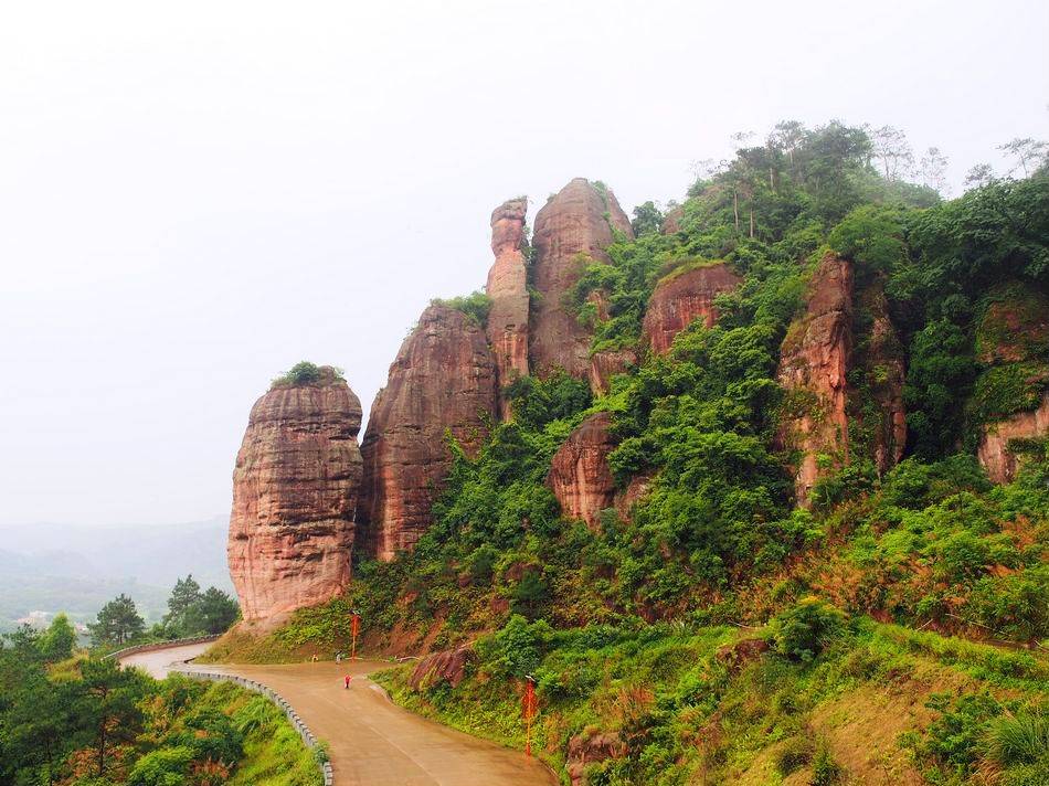 喀斯特和丹霞地貌结合最完美的山,古人在此称帝,活了121岁_石岭为