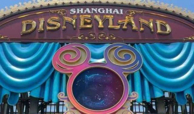 又一个特维斯31岁中超水货刚去完三亚又去迪士尼度假