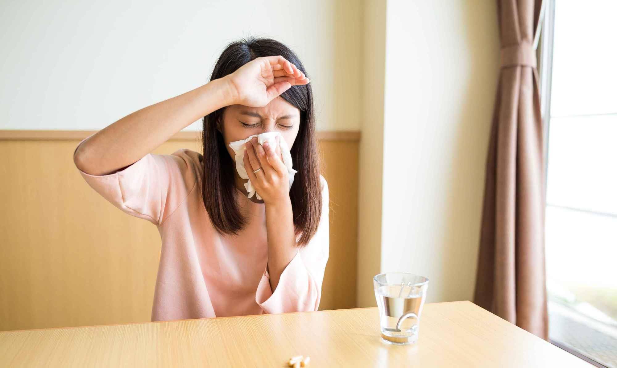胃肠感冒都有那些症状(胃肠感冒的症状有什么反应),风寒风热感冒傻傻