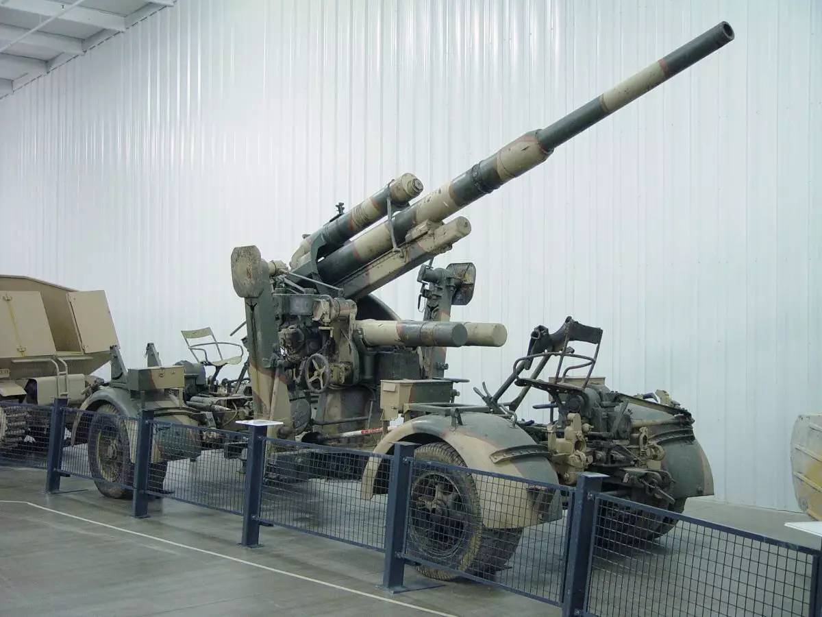 88毫米高射炮1940年,隆美尔率领第七坦克师从比利时境内向敦刻尔克