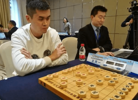 而我国的象棋可以说是最传统的一项棋类文化了,要