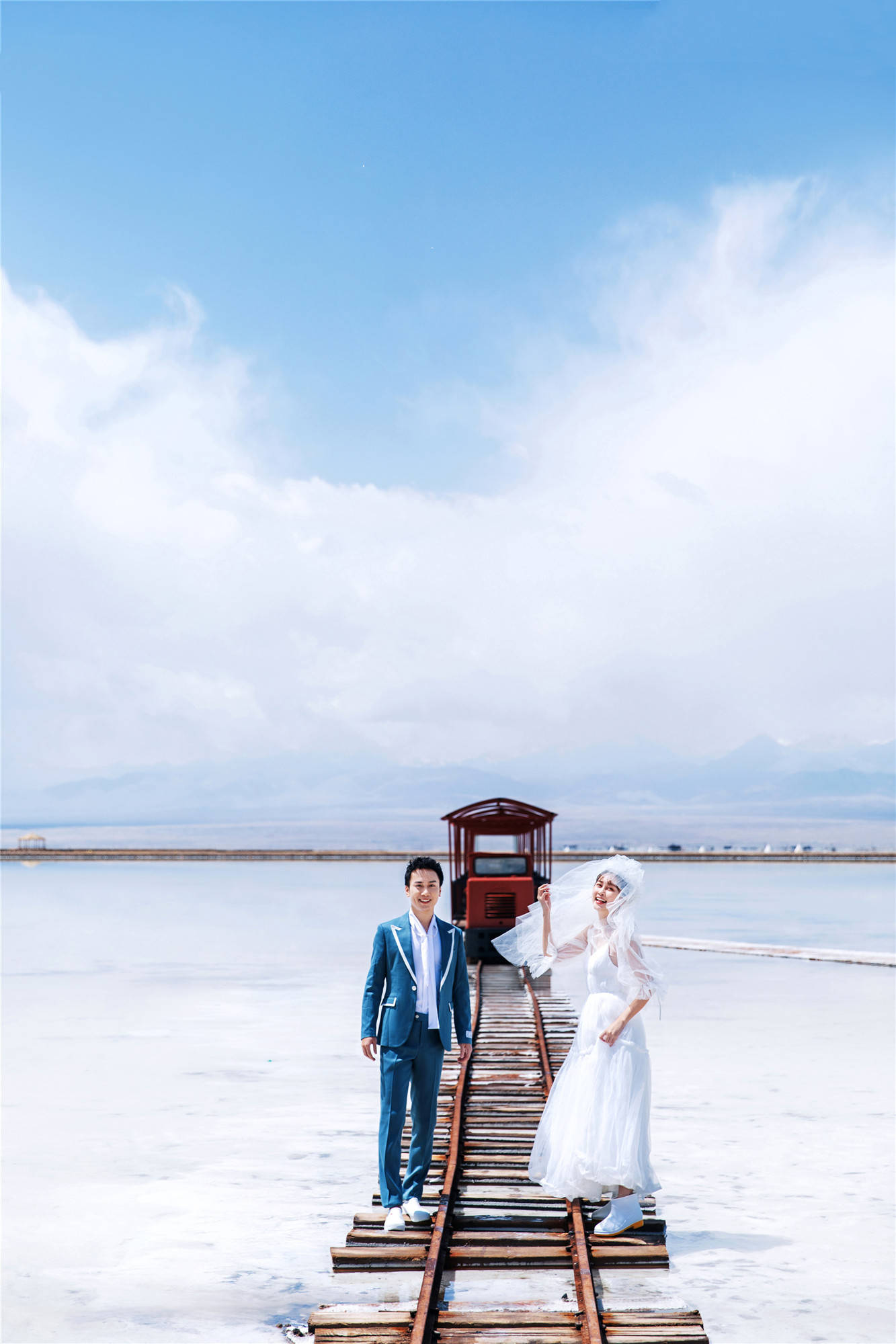 茶卡盐湖拍婚纱照价格_茶卡盐湖天空之镜图片