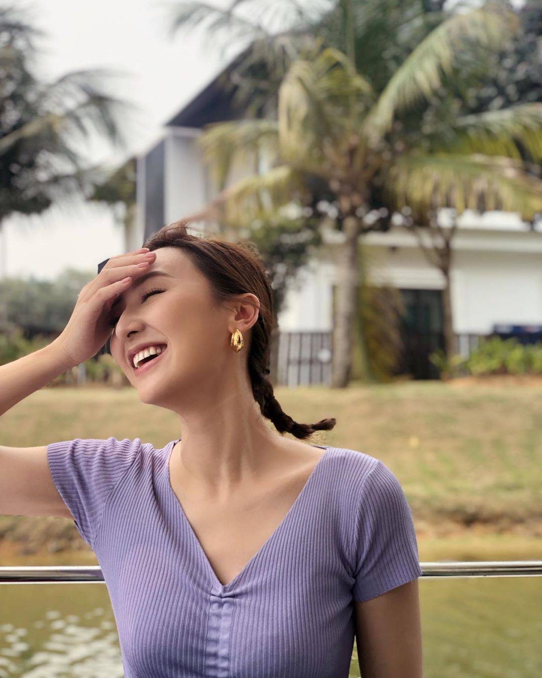 原创大秀露背美照tvb力捧内地小花傲人身材成焦点网友大赞完美