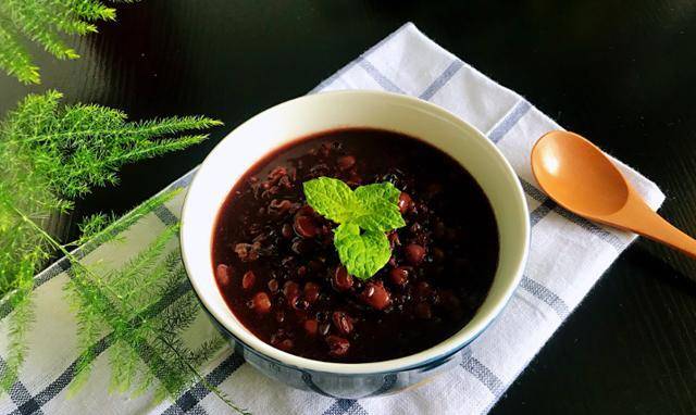 红豆和什么一起熬补血 e1a3473e17d842a791d81b9c7c26c122.jpeg