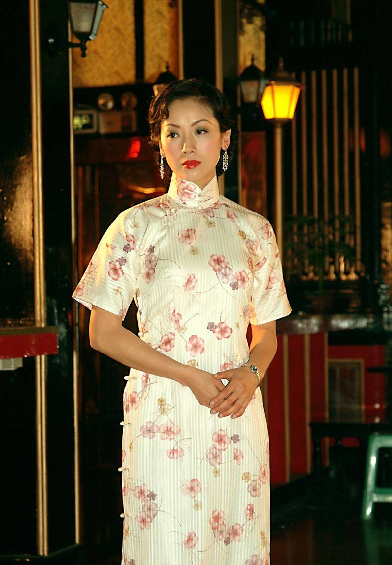 明明是单眼皮却依旧被尊为女神60后吴倩莲穿旗袍真惊艳