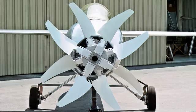 实际上桨尖相对于空气(或地面)是在做一个螺旋运动