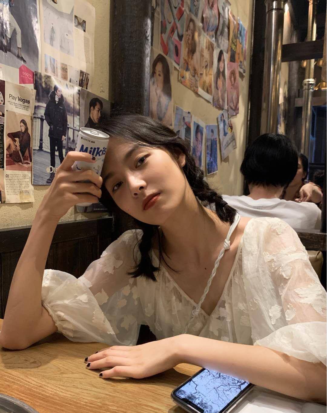 原创原来宋威龙喜欢这样的绯闻女友赵佳丽晒照骨感身材像开了特效