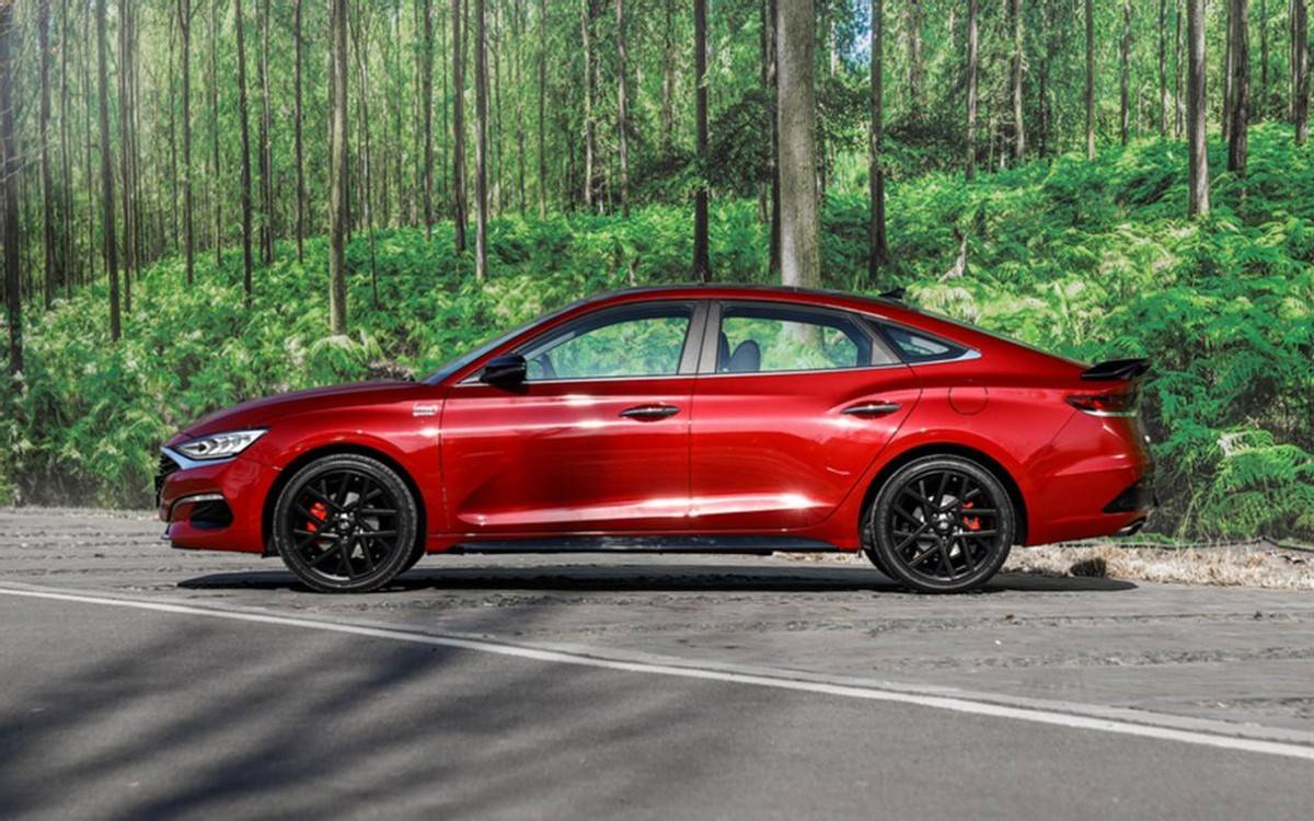 12万运动型车推荐除了本田思域还有这2款也值得入手