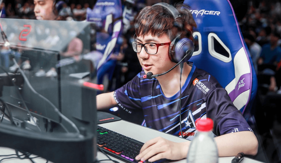 xiao8花式自嘲应该去电子厂打工lgd没教练也可以战胜aster