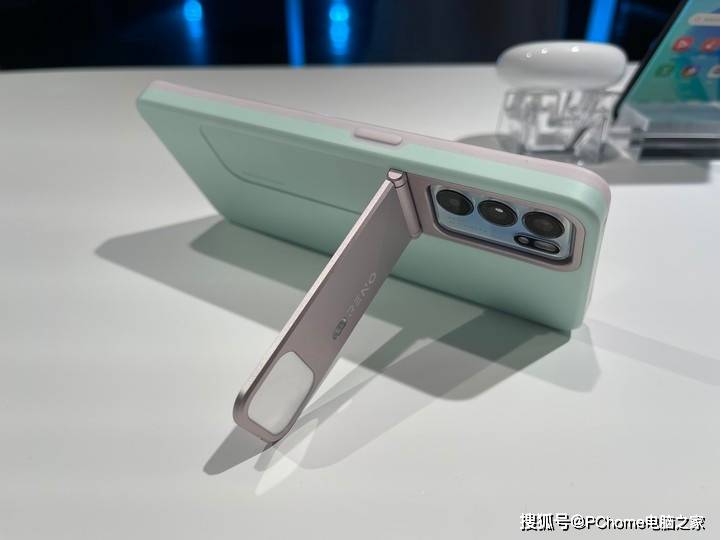 系列|OPPO Reno6系列绝配周边 焕采补光保护壳发布