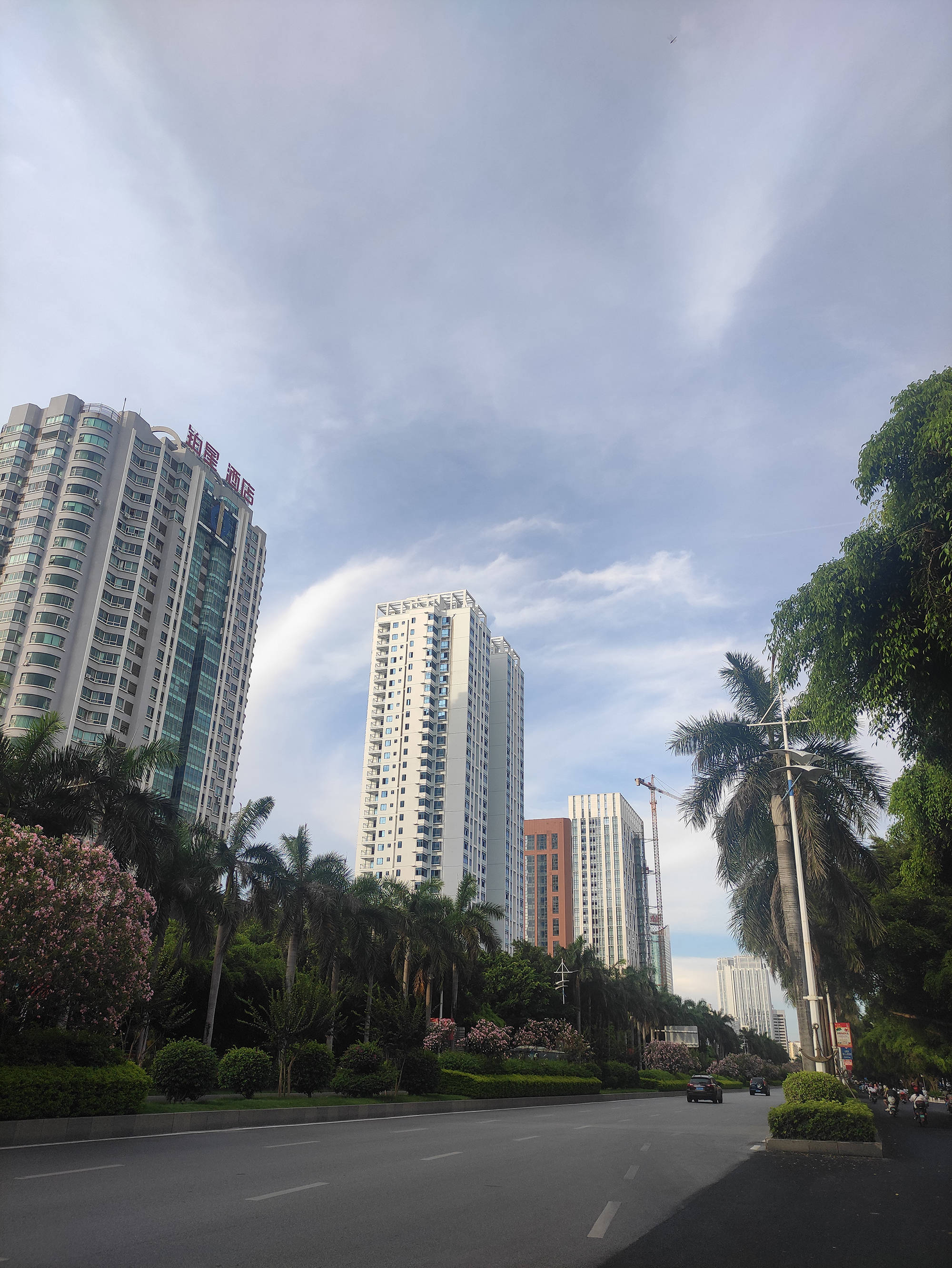 北海市北海大道旁著名问题大厦:中环大厦54套房子被拍卖