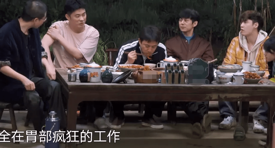 《向往5》連飯都不好吃了？7個人吃一鍋蝦還有剩，黃磊臉色難看 娛樂 第2張