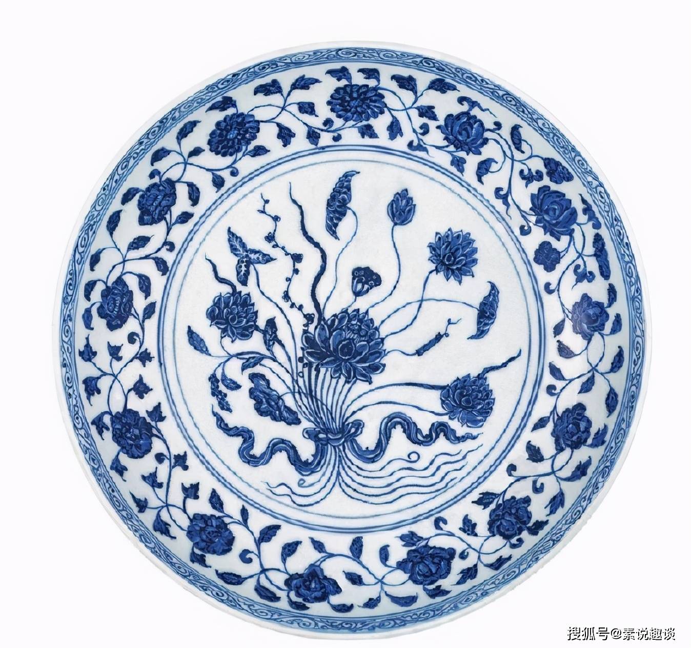 明代的“一把莲”大盘，只因底部没有款，不然价格媲美元青花_盘子