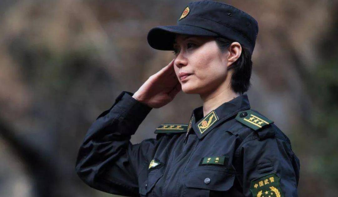 我国第一美女警花有多猛57秒徒手爬五层楼记录未曾被打破