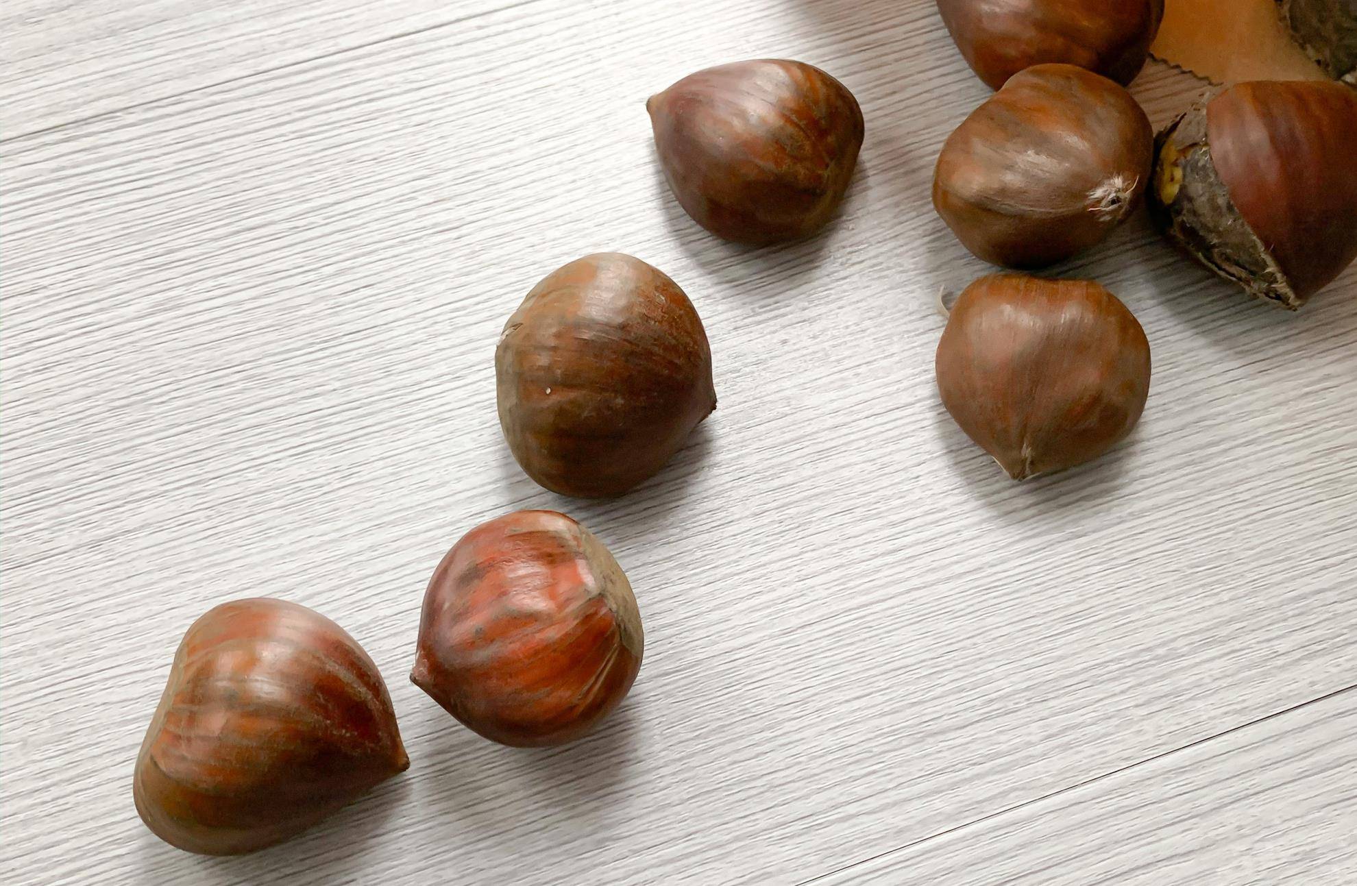 原创栗子这样剥壳,去皮干净不伤手,这么储存,全年都能吃到新鲜板栗