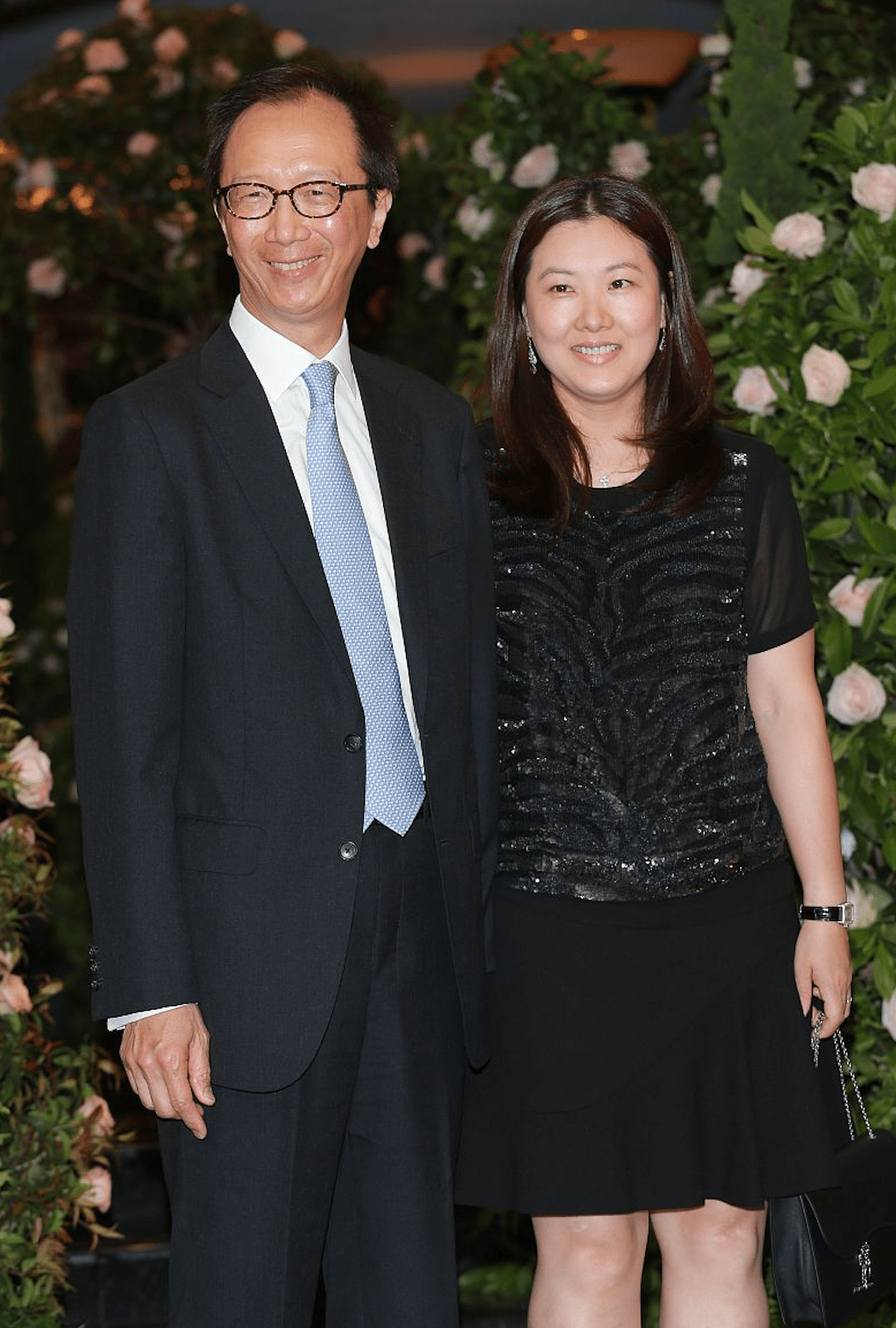 原创伏明霞18岁长女获赠8000万豪宅成人礼物贵重实在已做业主收租