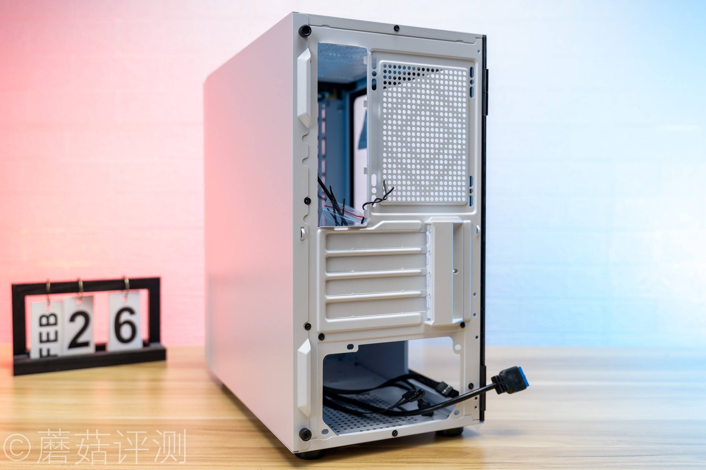 原创体积小巧外观精致超频三pccooler光愈白机箱评测