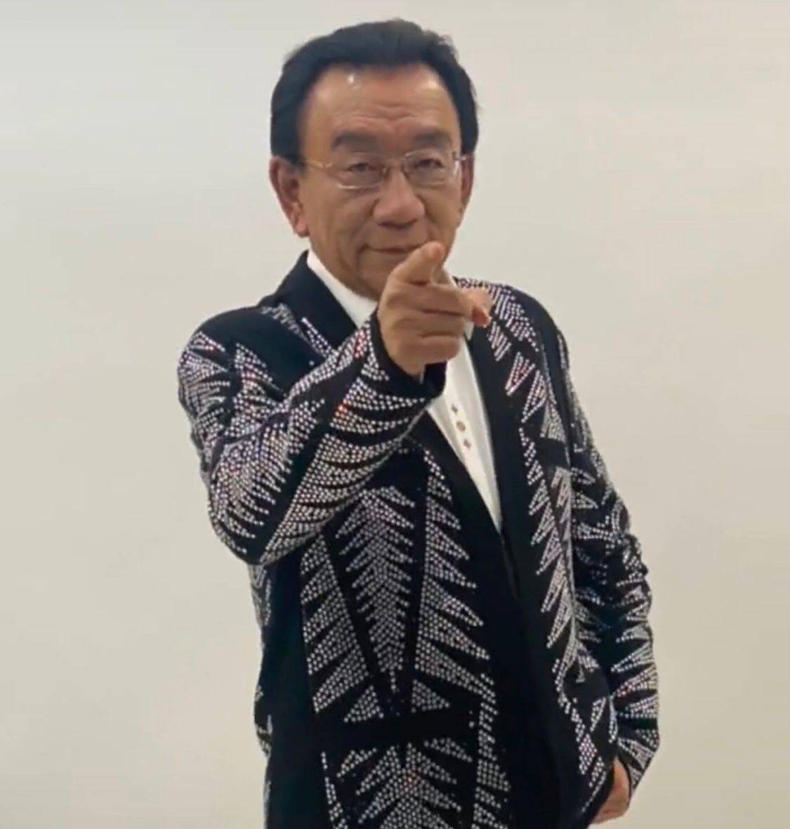 称黑粉是小可爱直言不能被所有人喜爱面对差评侯耀华心态变了