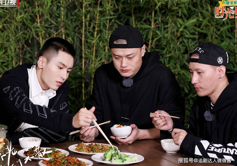 张哲瀚和独宠他的两个男人,考古《时光的味道》寸头小公主冬明说电影