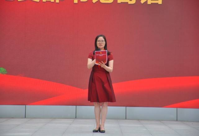 红领巾心向党传承红色基因绿都城小学举行新队员入队仪式