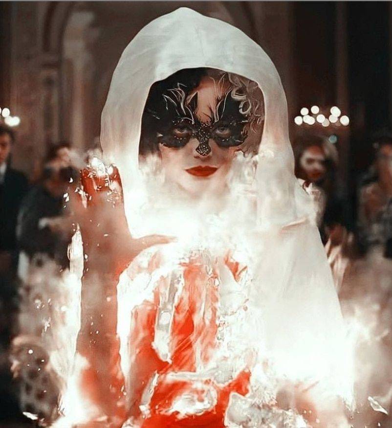 迪士尼库伊拉时尚解码艾玛斯通全片47个造型只用4种颜色