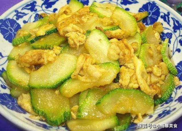 炒什么菜营养又减肥 ca24d3f6999840c5a8a447668c140ac8.jpeg