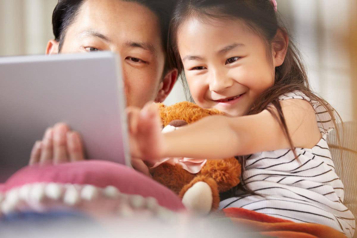 原创孩子2岁前不要养成看电视的习惯不止伤害眼睛还会影响性格