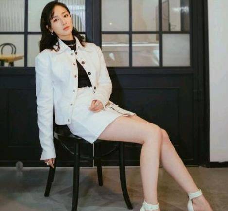 原创31岁叶青少女感十足,刘诗诗好友:出道11年人美戏好为何就是不红