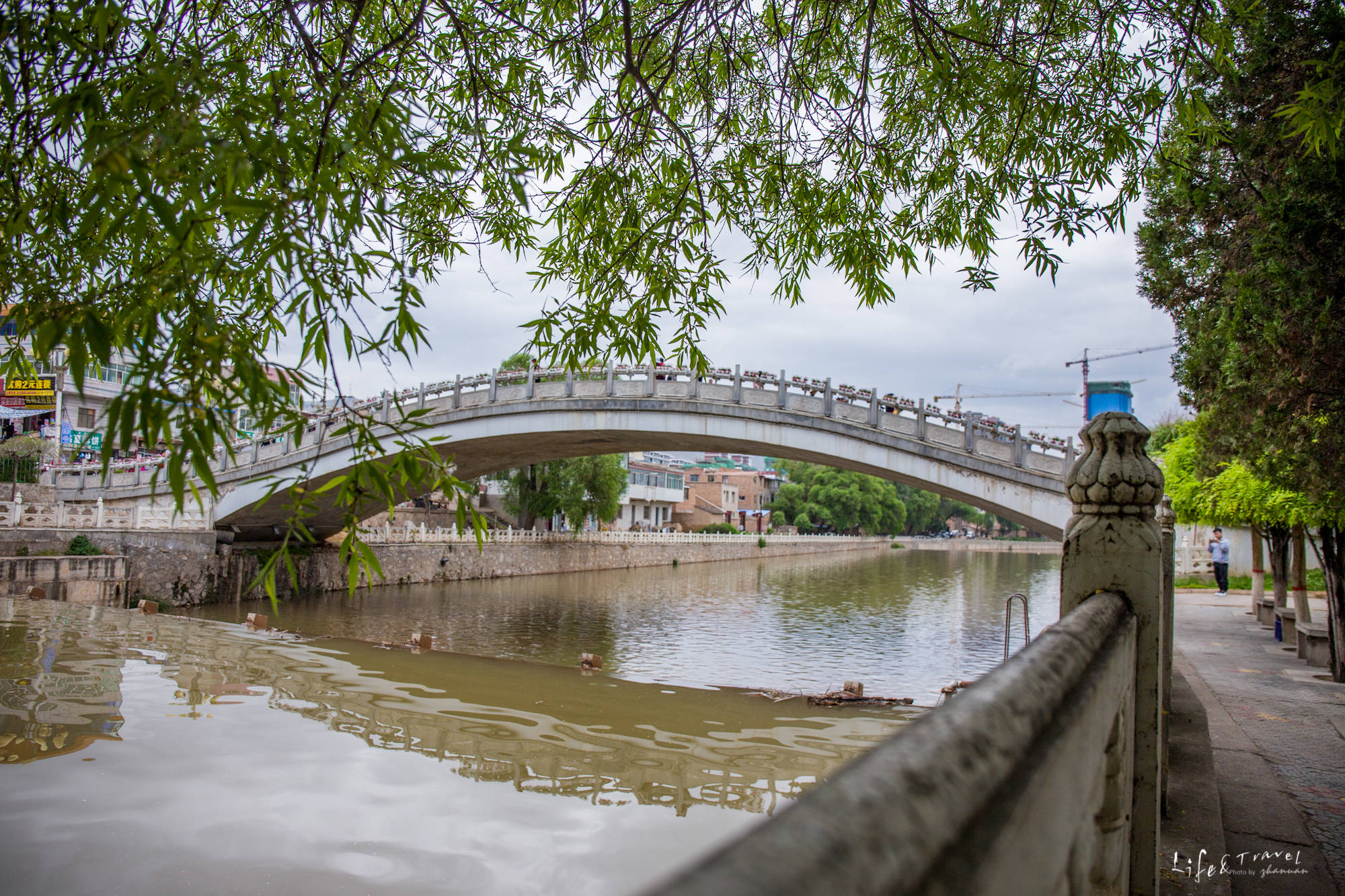 原创甘肃定西地标性建筑一座40米的桥全国独一无二纯木质叠梁拱桥