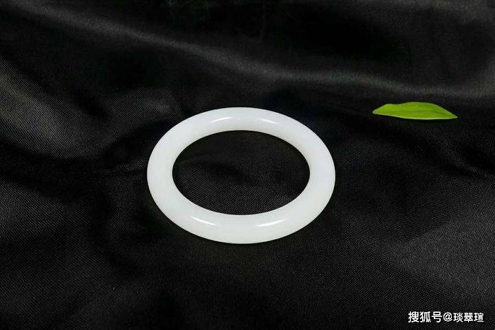 揭秘白金丝玉：揭示其珍贵与独特的高档地位