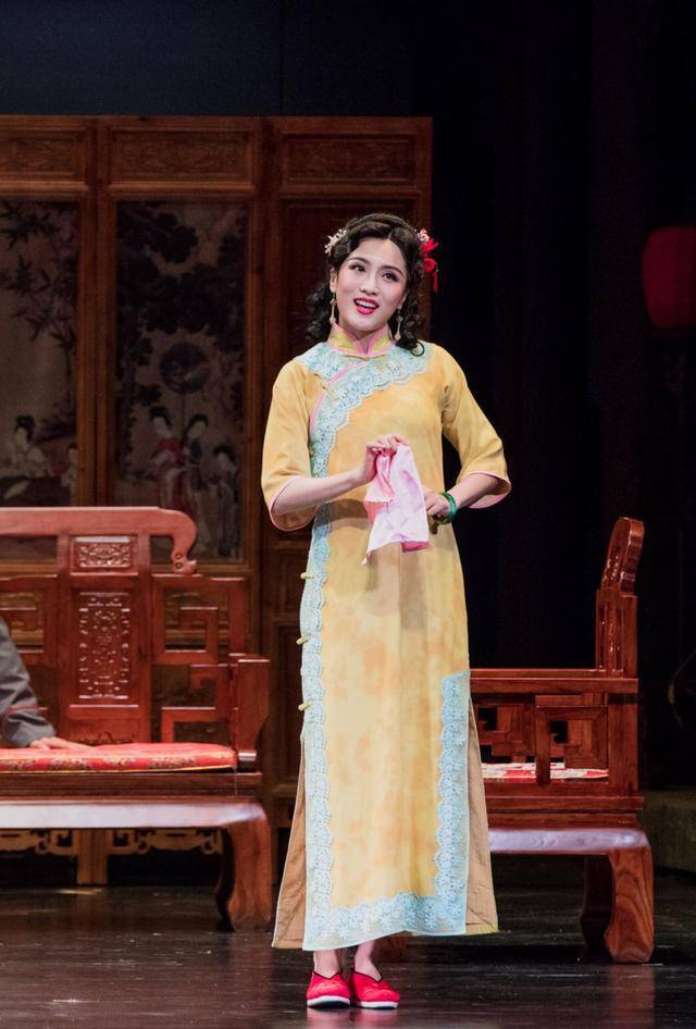 赵继伟求婚成功,女友是中戏校花,穿旗袍像"姨太太"有些显老_王君瑞