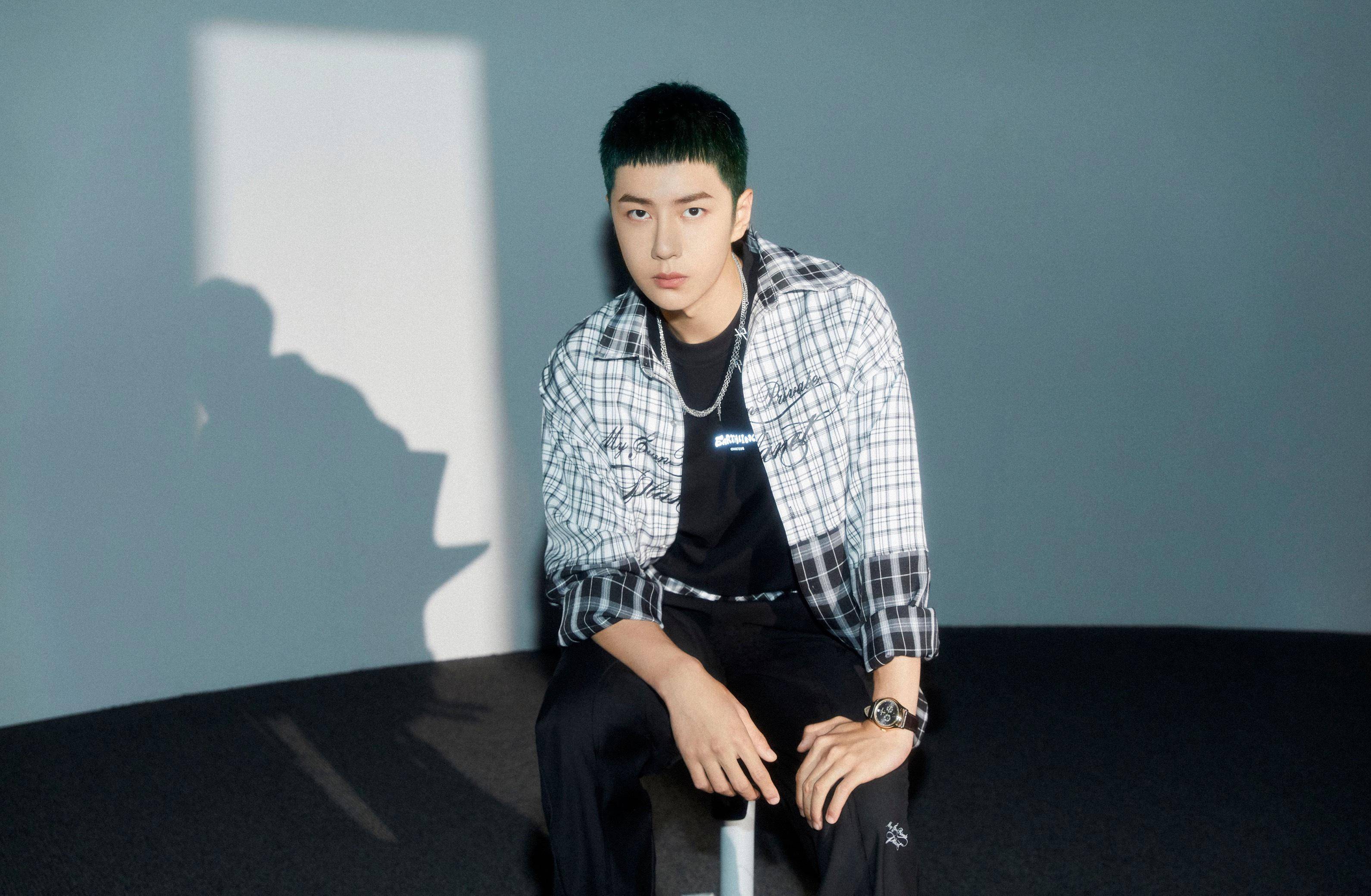 23岁王一博争议不断成香奈儿品牌大使被嘲代言国货还穿耐克鞋