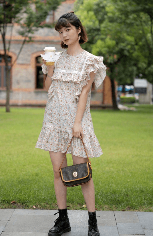 原创碎花裙怎么穿出优雅与高级感这几个搭配精髓让你秒变盛夏美人