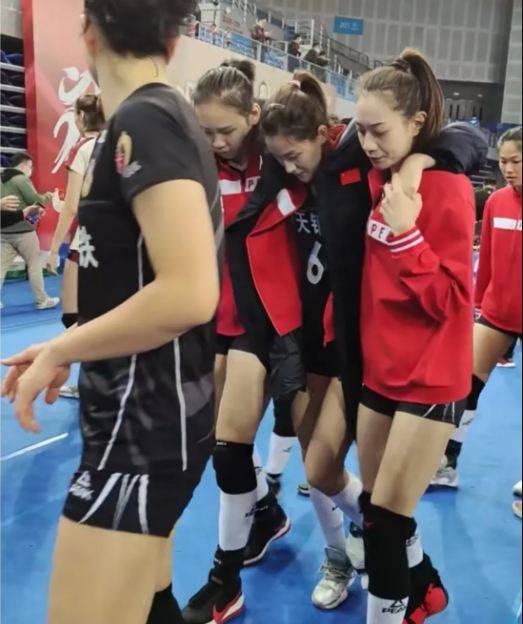 李盈莹回应垫脚再度引发争议我被道德绑架一度不想打球了