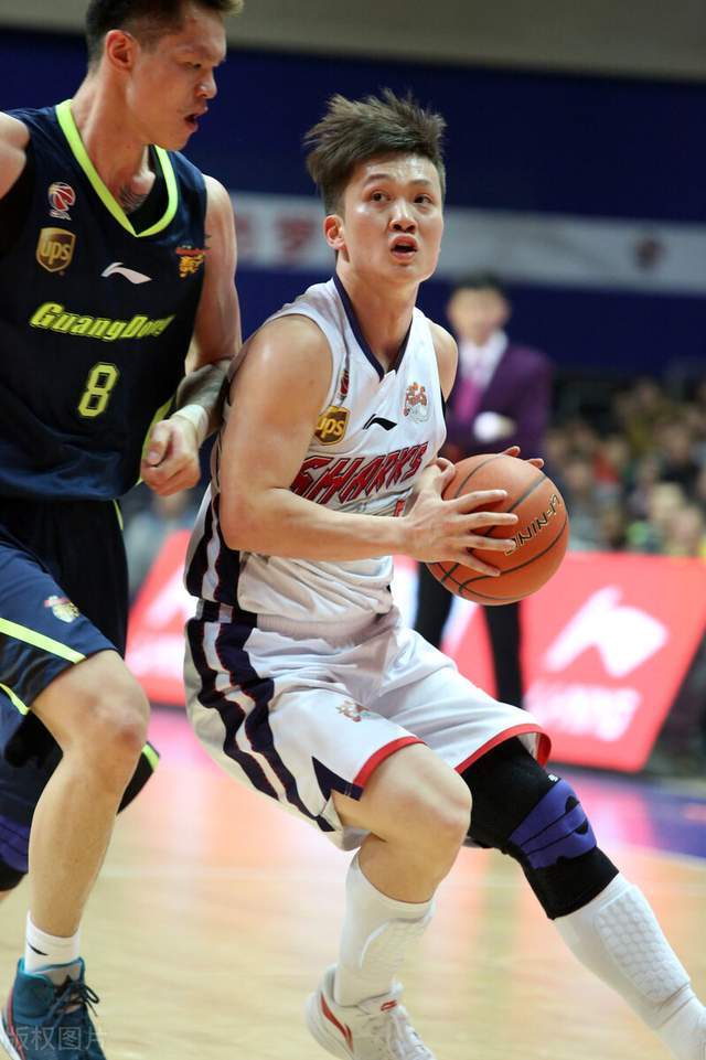 贺天举,刘志轩等等这些球员都可以卖掉,让黄秋实这样的青年军上来打一