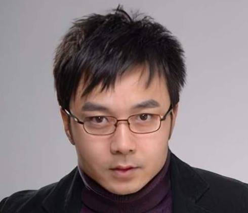 他是"湖南一哥",因听老婆怂恿自毁前程,50多岁做婚庆主持_孙鸣杰