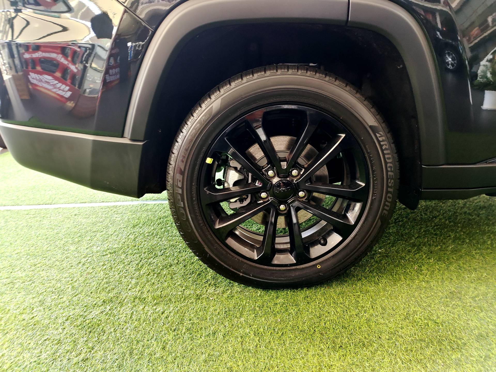 20t9at实拍jeep大指挥官夜鹰版黑化够彻底