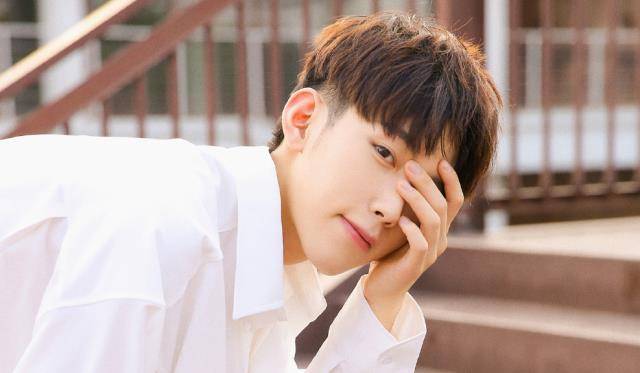 原创高二男学生因一张照片帅出圈了解后不少网友脱粉滤镜破碎了