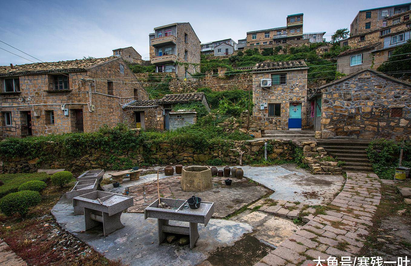 原创中国最美石屋村渔民为防台风和海盗用石块建造如今却少有人住