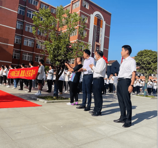 全力以赴 護航高考 鄂州市華容區領導關心華容高中高考學子