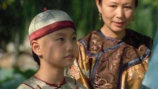 甄嬛传中的皇六子弘曕是甄嬛所生吗乾隆有没有放过他