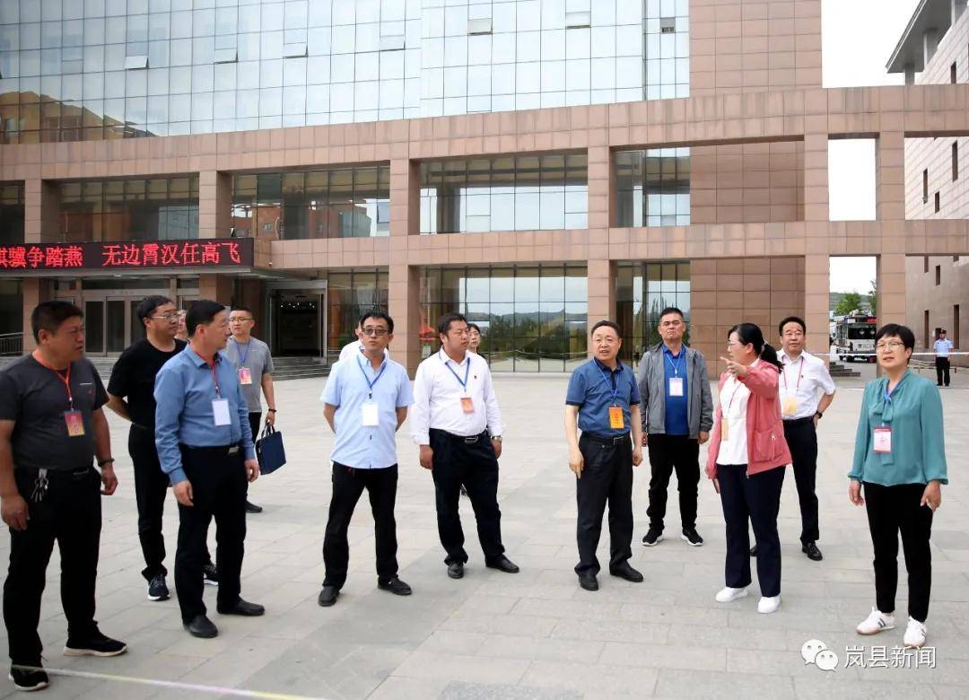 乔云一行在岚县高级中学考点巡查高考前准备工作