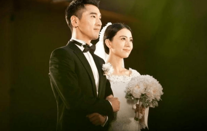高圆圆生图曝光,骨瘦如柴手上青筋凸起