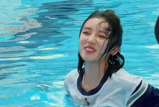 为啥宋雨琦一直化浓妆?当她落水导致脱妆,素颜状态堪比未成年