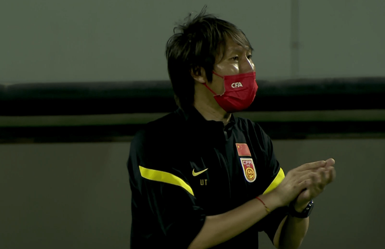 2-0!武磊连续两场比赛造点,怒吼庆祝,堵住所有质疑之声