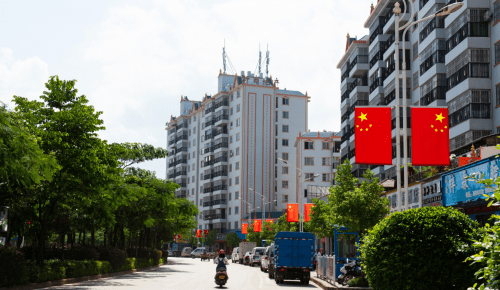 按照把澜沧县城建成云南省沿边开放战略前沿城市,滇西南城镇群次中心