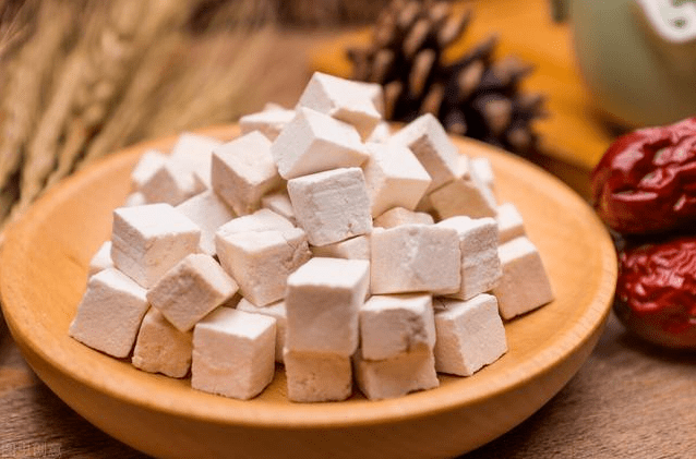 药石同源 | 淮山茯苓薏米去湿暖胃汤_山药